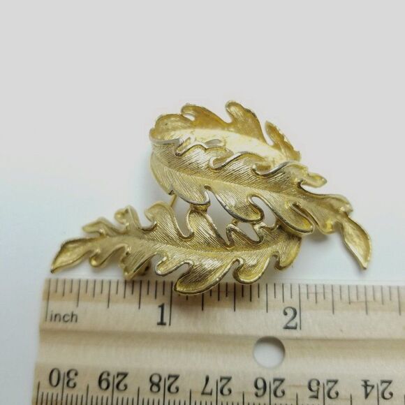 Vintage Lisner Gold Tone Leaf Shape Brooch, Abstract Unisex Design Signed Estate - Picture 5 of 7